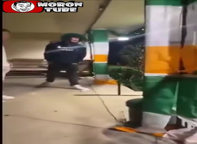 Video :When he attempts to assault a man, he is immediately put to sleep